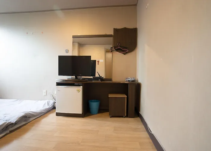 Beewon Hostel *
