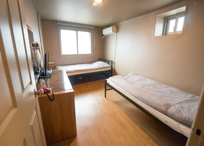 Beewon Hostel *