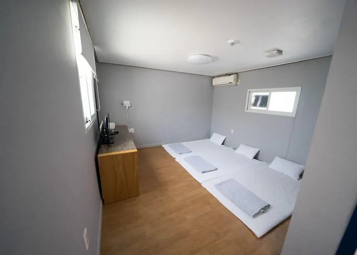 Beewon Hostel *