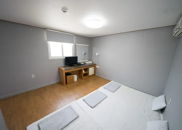 Beewon Hostel *